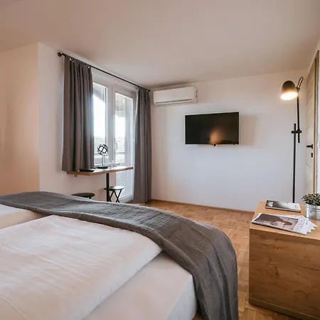 Bed & Breakfast Pri Karlu &