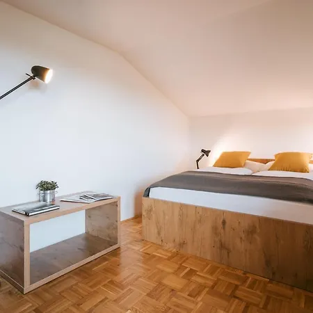 Bed & Breakfast Pri Karlu &